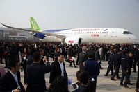China Uji Terbang Pesawat Saingan Airbus dan Boeing