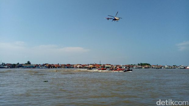 Polri, TNI dan SAR Gelar Simulasi Penyelamatan di Jembatan Ampera