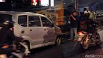 Daihatsu Xenia Terbakar di ITC Roxy Mas