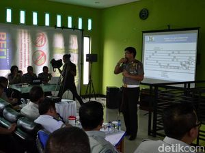 Saat Kakorlantas Gelar Rapat Dadakan di Warung Makan di Brebes