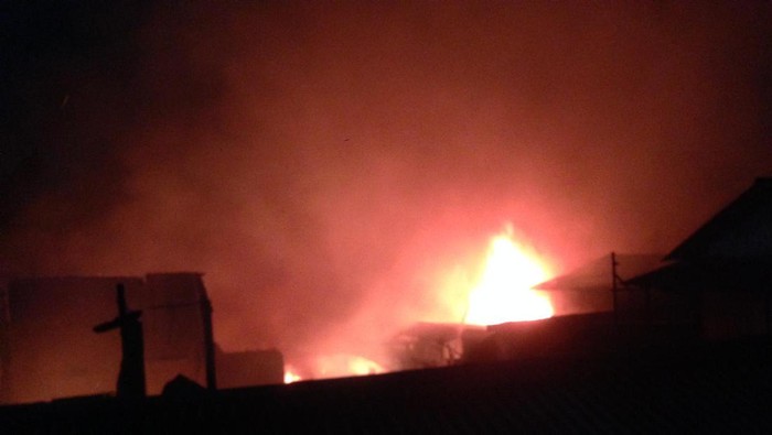 Kebakaran di Klender Jakarta Timur, 10 Unit Damkar Diterjunkan