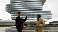 Berkat penelitiannya tentang singkong dan serat batang pisang untuk bahan baku pesawat, dua peneliti muda asal Indonesia, Raafi Jaya Sutrisna dan Suptihatin berkesempatan mengunjungi pusat penelitian dan pengembangan Bosch Kampus Renningen di Stuttgart, Jerman, Rabu (3/5/2017).