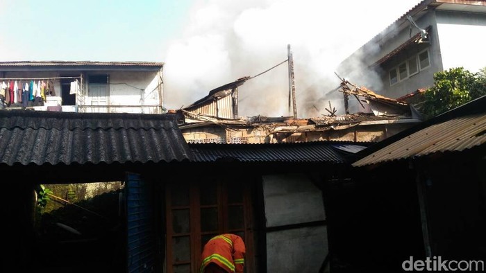 Rumah di Dekat Kompleks PU Jaksel Terbakar, Sudah Pendinginan