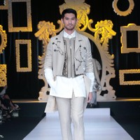 Koleksi Trunk Show Denny Wirawan dengan mengangkat tema Kelana di Ballroom Dharmawangsa Hotel. Jakarta. [dok.IMAGE DYNAMICS]