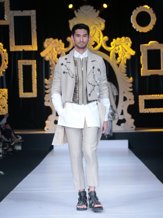 Koleksi Trunk Show Denny Wirawan dengan mengangkat tema Kelana di Ballroom Dharmawangsa Hotel. Jakarta. [dok.IMAGE DYNAMICS]