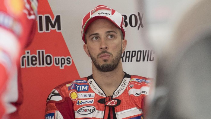 RIO HONDO, ARGENTINA - APRIL 08:  Andrea Dovizioso of Italy and Ducati Team looks on in box during the MotoGp of Argentina - Qualifying on April 8, 2017 in Rio Hondo, Argentina.  (Photo by Mirco Lazzari gp/Getty Images)