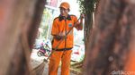 Potret Keseharian Para Pembersih Jakarta