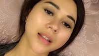 Ia pun tampak cantik tanpa polesan makeup. Dok. Instagram/aurakasih