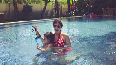 The Hot Mahmud, Carissa Putri Basah-basahan Liburan di Bali