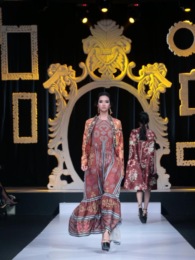 Koleksi Trunk Show Denny Wirawan dengan mengangkat tema Kelana di Ballroom Dharmawangsa Hotel. Jakarta. [dok.IMAGE DYNAMICS]