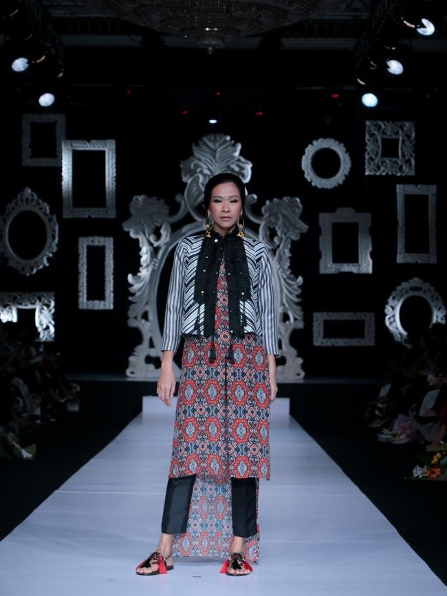 Koleksi Trunk Show Denny Wirawan dengan mengangkat tema Kelana di Ballroom Dharmawangsa Hotel. Jakarta. [dok.IMAGE DYNAMICS]