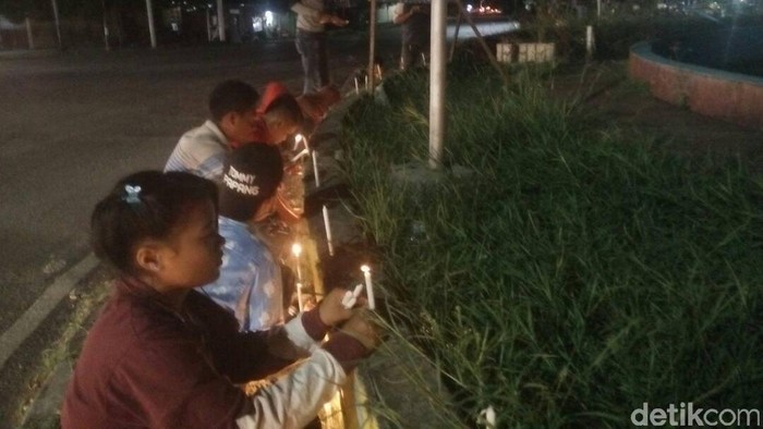 Komunitas Warga di Kupang Gelar Aksi Lilin untuk Ahok