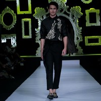 Koleksi Trunk Show Denny Wirawan dengan mengangkat tema Kelana di Ballroom Dharmawangsa Hotel. Jakarta. [dok.IMAGE DYNAMICS]