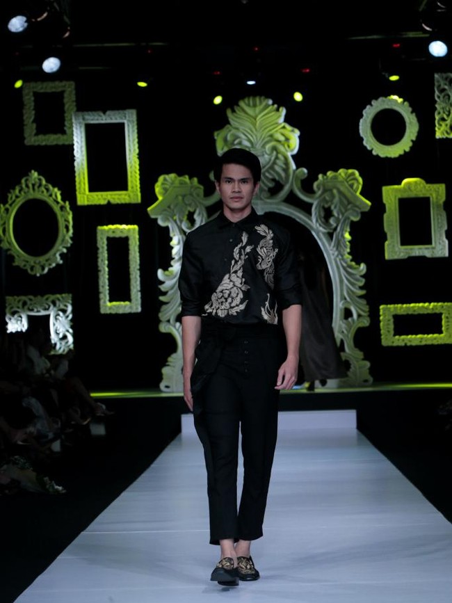 Koleksi Trunk Show Denny Wirawan dengan mengangkat tema Kelana di Ballroom Dharmawangsa Hotel. Jakarta. [dok.IMAGE DYNAMICS]