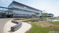 Berada di wilayah pinggiran kota Stuttgart, Jerman, Kampus penelitian Bosch menjadi sentra riset dan pengembangan bagi 1.700 pemikir kreatif, dalam mengaplikasikan riset industrial. Kampus ini memiliki lahan yang memadai sebagai pusat penelitian dengan luas bangunan sebesar 100 hektar yang terdiri atas  1 bangunan utama, 11 laboratorium dan workshop, 2 gedung perawatan, 270 ruang pertemuan, serta area uji sistem driver assistance.