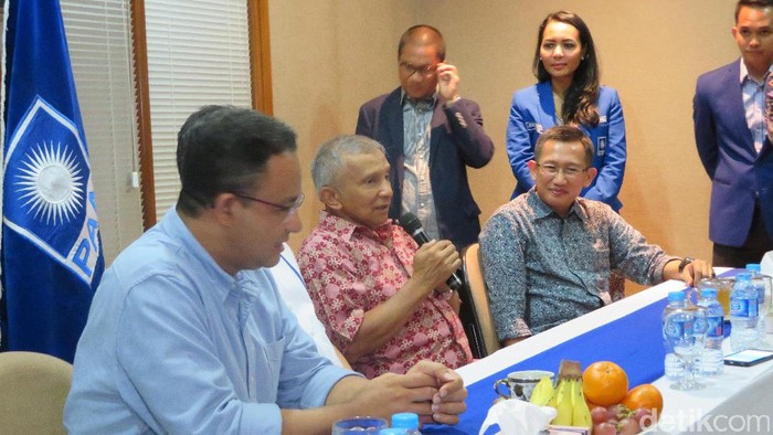 Amien Rais Ingatkan Anies-Sandi Agar Tak Tergoda Pilpres 2019