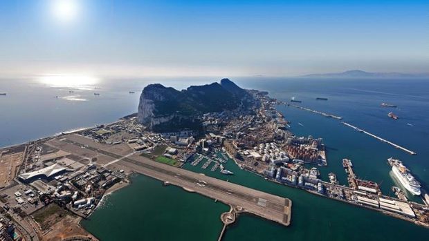 Pemandangan sekitar Bandara Gibraltar dari ketinggian
