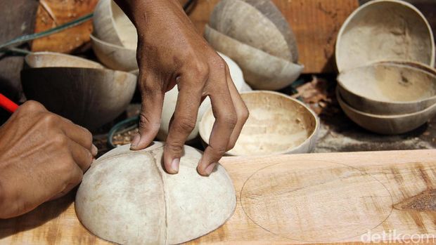 Pembuatan karimba-alat musik asal Afrika