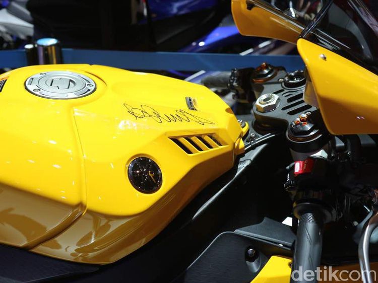 Moge Bertanda Tangan Valentino Rossi Sold Out!
