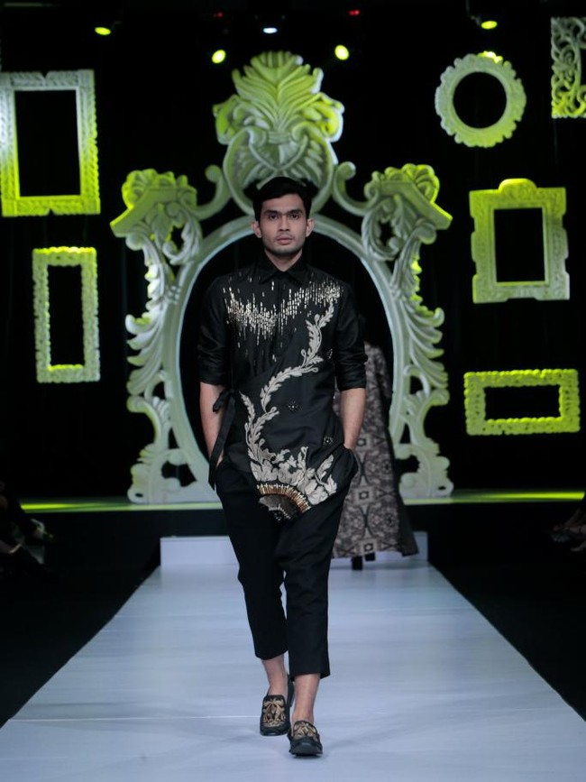 Koleksi Trunk Show Denny Wirawan dengan mengangkat tema Kelana di Ballroom Dharmawangsa Hotel. Jakarta. [dok.IMAGE DYNAMICS]