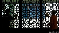 Dewan Masjid Indonesia (DMI) bersama dengan salah satu perusahaan memulai kegiatan bertajuk Bersih-bersih 1001 Masjid.