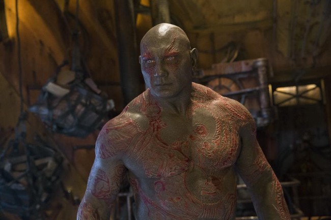 Dave Bautista alias Drax melatih otot trisep, pinggul, perut, dada dan betis dengan metode seperti atlet binaraga. Sementara dietnya terdiri dari dua kali makan dengan banyak protein, lemak sehat, telur, daging ayam dan makanan bebas gluten serta susu. Foto: imdb