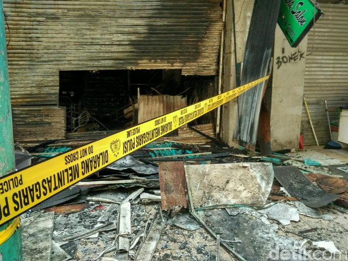 Lokasi Kebakaran di Kawasan Blok M Digaris Polisi