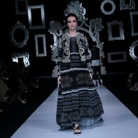 Koleksi Trunk Show Denny Wirawan dengan mengangkat tema Kelana di Ballroom Dharmawangsa Hotel. Jakarta. [dok.IMAGE DYNAMICS]