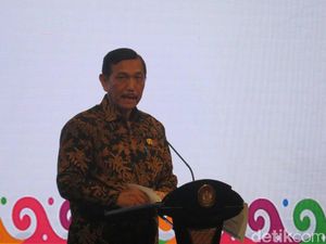 Luhut Gelar Rapat Tanggul Laut dan Reklamasi Teluk Jakarta