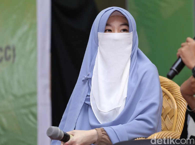 Larissa Chou Kini Hanya Bisa Bayangkan Senyum Manis Ustaz Arifin Ilham Larissa Chou Kini Hanya Bisa Bayangkan Senyum Manis Ustaz Arifin Ilham