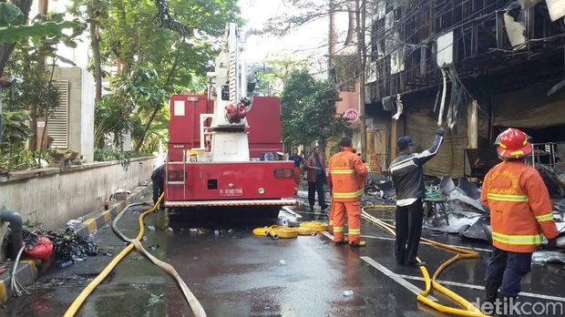 Polisi Dalami Sebab Kebakaran di Kawasan Blok M