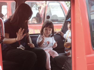 Yuk! Belajar Naik Angkot Kayak Gempita