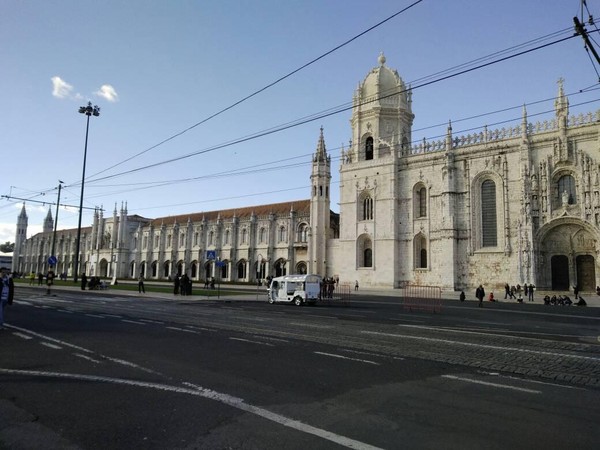 Bangunan yang juga sebagai biara ini diakui sebagai Warisan Dunia oleh UNESCO. Berada di Distrik Belem, Lisbon, Jeronimos dibangun dengan gaya arsitektur Manuelina atau yang juga dikenal dengan istilah Portuguese Gothic (Elza/detikTravel)