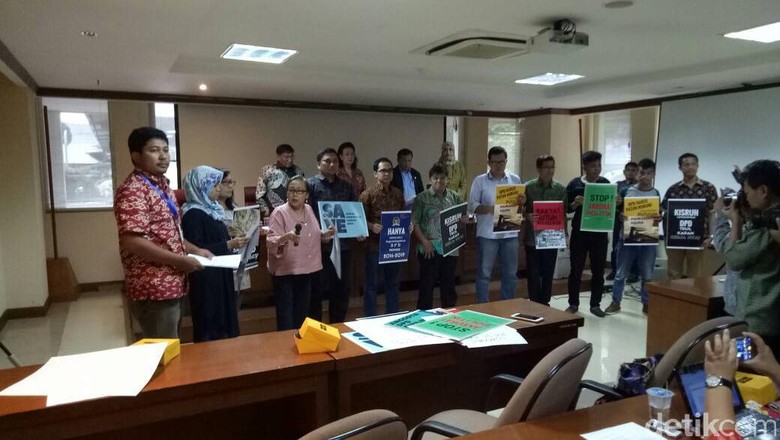 Hemas-Farouk Dapat Dukungan untuk Pertahankan Posisi Pimpinan DPD Hemas-Farouk Dapat Dukungan untuk Pertahankan Posisi Pimpinan DPD