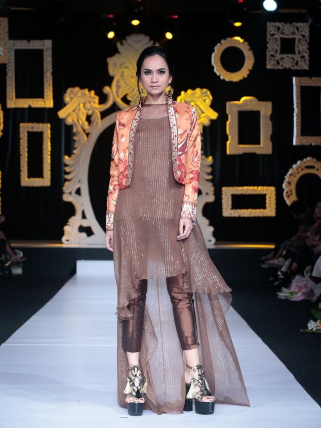 Koleksi Trunk Show Denny Wirawan dengan mengangkat tema Kelana di Ballroom Dharmawangsa Hotel. Jakarta. [dok.IMAGE DYNAMICS]