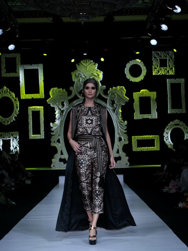 Koleksi Trunk Show Denny Wirawan dengan mengangkat tema Kelana di Ballroom Dharmawangsa Hotel. Jakarta. [dok.IMAGE DYNAMICS]