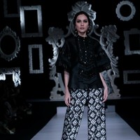 Koleksi Trunk Show Denny Wirawan dengan mengangkat tema Kelana di Ballroom Dharmawangsa Hotel. Jakarta. [dok.IMAGE DYNAMICS]