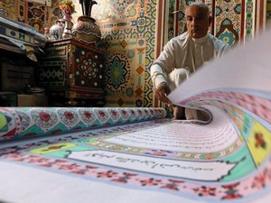 Pria Mesir Buat Alquran Sepanjang 700 Meter dengan Ditulis Tangan