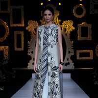 Koleksi Trunk Show Denny Wirawan dengan mengangkat tema Kelana di Ballroom Dharmawangsa Hotel. Jakarta. [dok.IMAGE DYNAMICS]