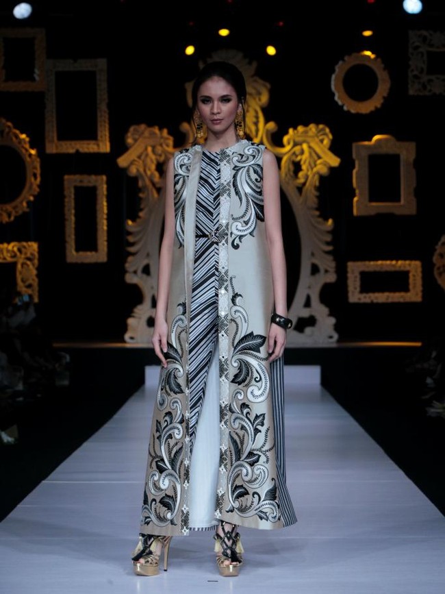 Koleksi Trunk Show Denny Wirawan dengan mengangkat tema Kelana di Ballroom Dharmawangsa Hotel. Jakarta. [dok.IMAGE DYNAMICS]