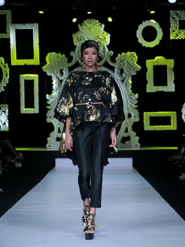 Koleksi Trunk Show Denny Wirawan dengan mengangkat tema Kelana di Ballroom Dharmawangsa Hotel. Jakarta. [dok.IMAGE DYNAMICS]