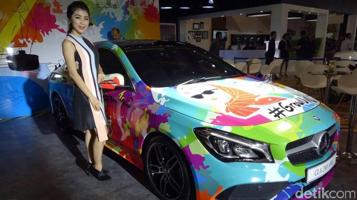 Ini Dia Seniman yang Bikin Mobil Mercy Jadi Warna-warni