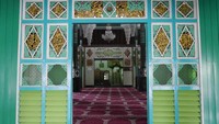Foto: Ukuran bangunan masjid sekitar 15x17 meter, dengan luas areanya 30x25 meter. Kayu ulin digunakan untuk membangun masjid ini (Kurnia/detikTravel)