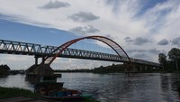 Jembatan Kahayan ini juga menjadi landmark kota Palangka Raya selain bunderan besar yang berada di pusat kota. Foto: (Yusuf Simatupan/dTraveler)