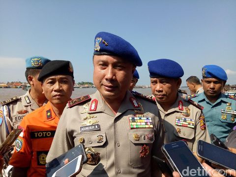 Polri, TNI dan SAR Gelar Simulasi Penyelamatan di Jembatan Ampera