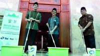 Targetnya 1001 masjid yang ada di seluruh Indonesia menjelang bulan Ramadan telah dibersihkan.