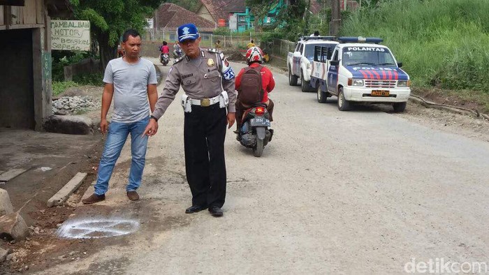 Guru SMP Tewas Terlindas Truk di Bogor