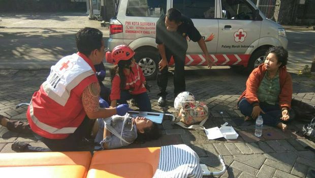 Ibu Guru SD Hamil ini Cidera Akibat Lumpur Proyek Gorong-gorong