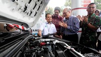 Acara tersebut juga dilakukan dengan simbolis pengisian SPBG oleh Vice President Natural Gas Pertamina, Wiko Migantoro.