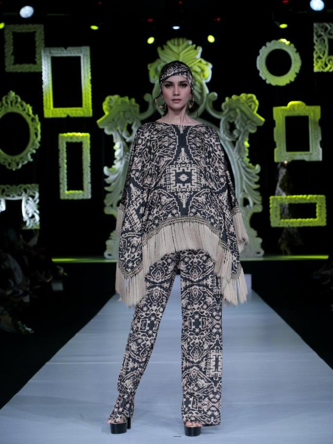 Koleksi Trunk Show Denny Wirawan dengan mengangkat tema Kelana di Ballroom Dharmawangsa Hotel. Jakarta. [dok.IMAGE DYNAMICS]